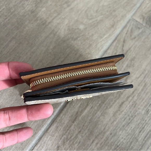 Coach Snap Wallet In Signature Canvas - Picture 5 of 10